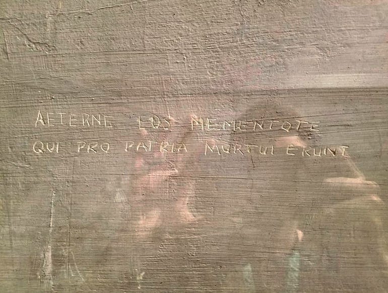  “Aeterne eos mementote qui pro patria mortui erunt.”/”Remember forever those who will have died for the fatherland.”¹
