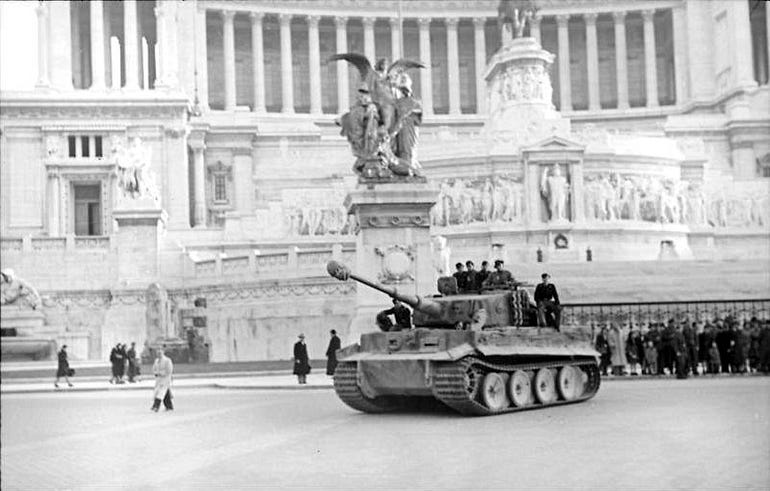  German Tiger I heavy tank at the Victor Emmanuel II Monument (c. February 1944)
