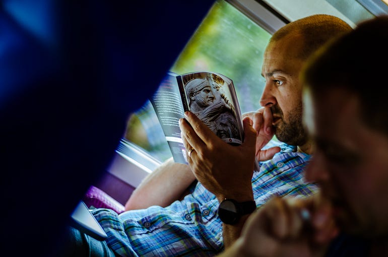  Studying on the TGV.