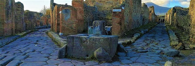  Bivium in Pompeii, where the Via Consularis diverges from the Vicolo di Modesto. (source)
