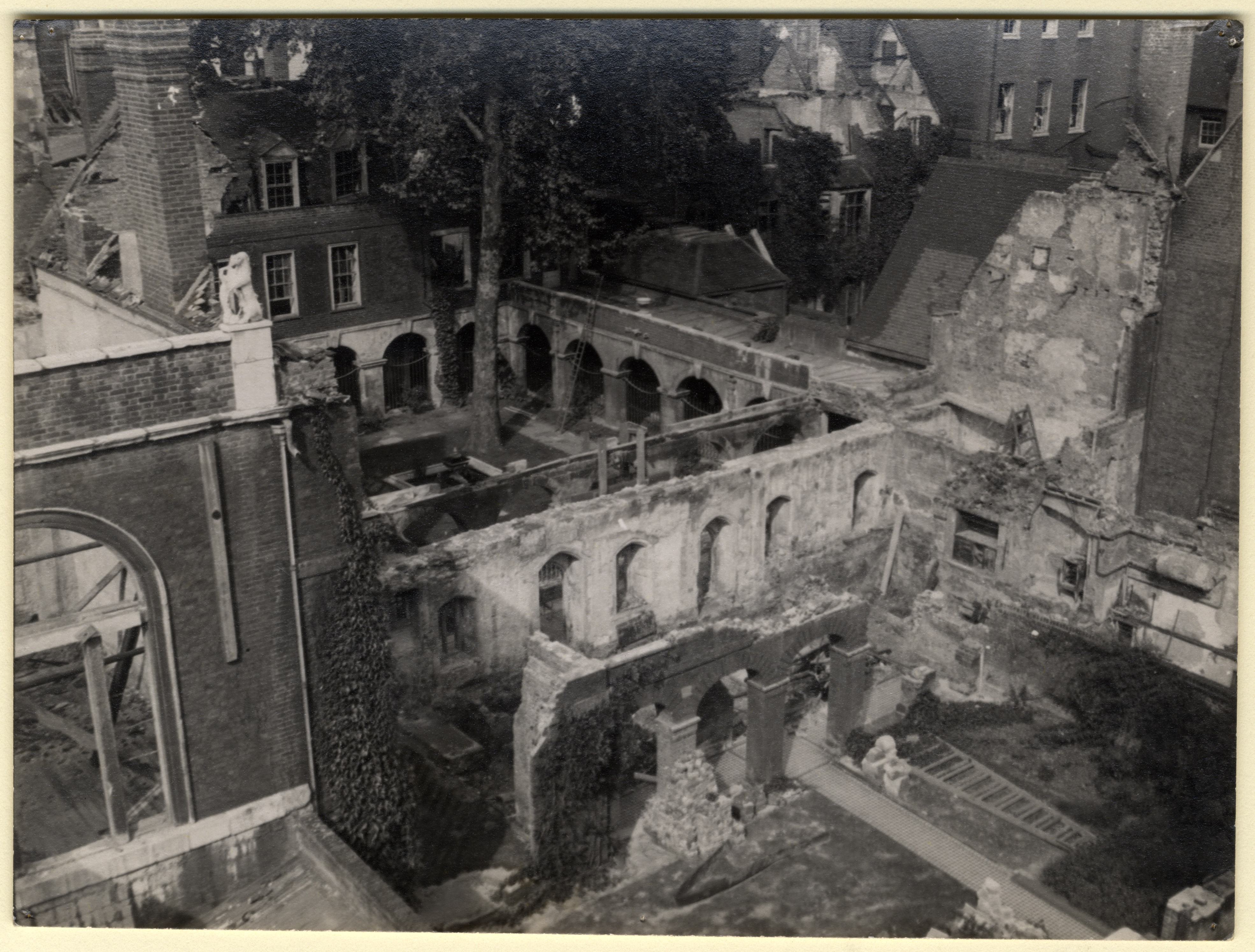 1940_BusbyLibrary_showing_the_damage_from_WWII_bombing.jpg